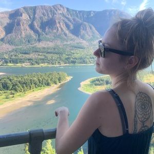 Meet your Posher, Dakota